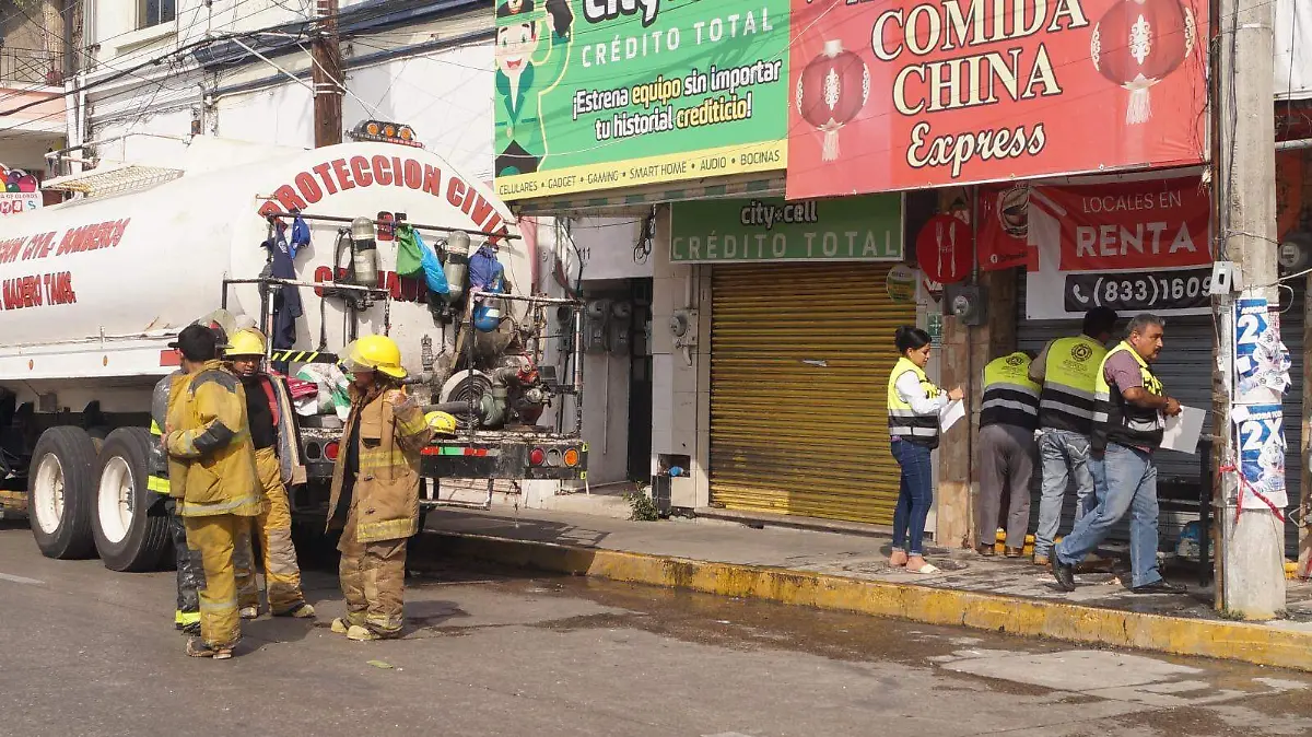 Por suerte, el incendio en local de comida china no se propagó a negocios aledaños