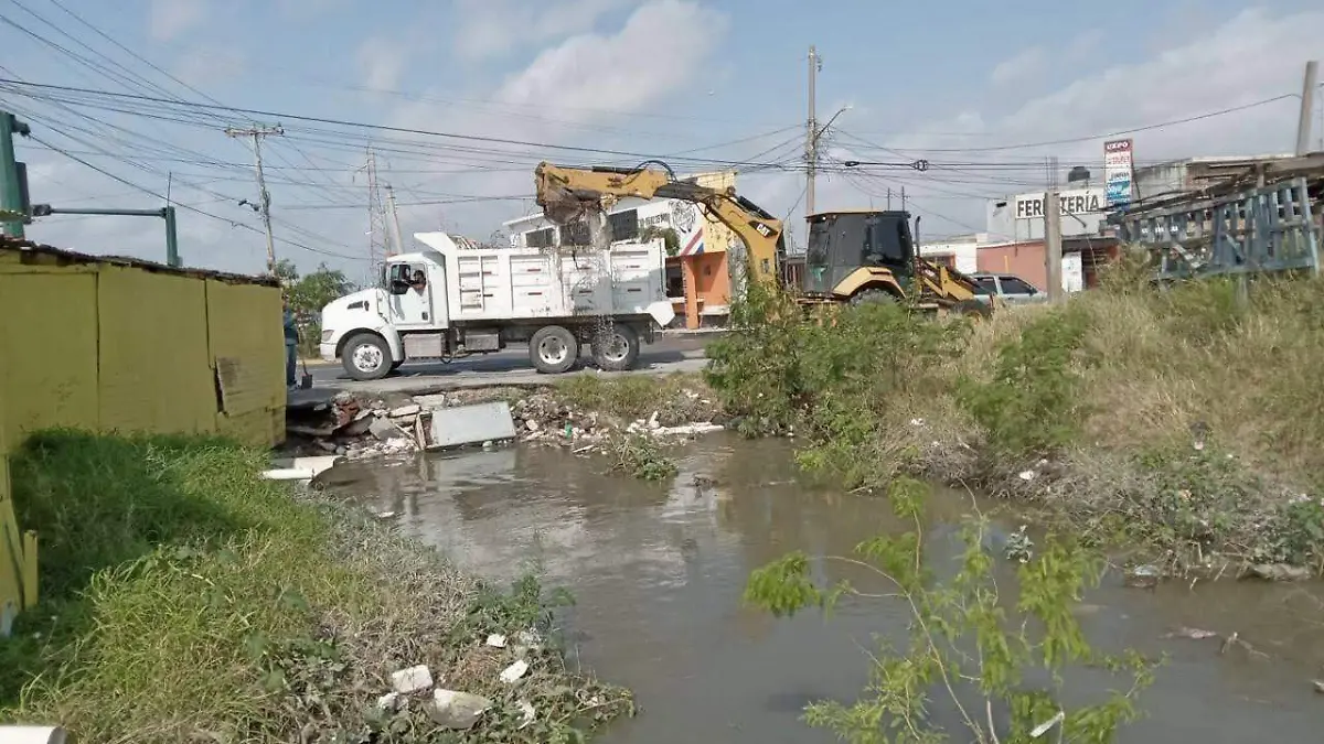 Matamoros, Tamaulipas mantiene los trabajos de limpieza en los canales