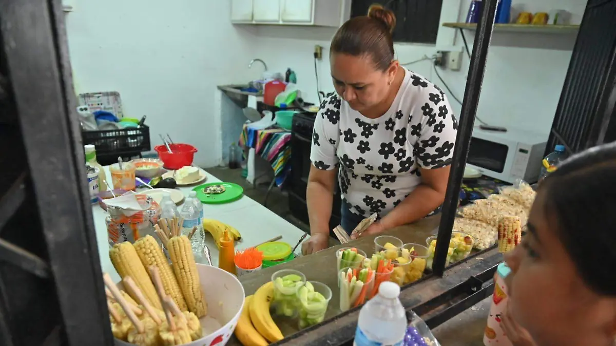 Frutas, aguas naturales y almuerzos nutritivos son la nueva oferta de las cooperativas escolares en Altamira