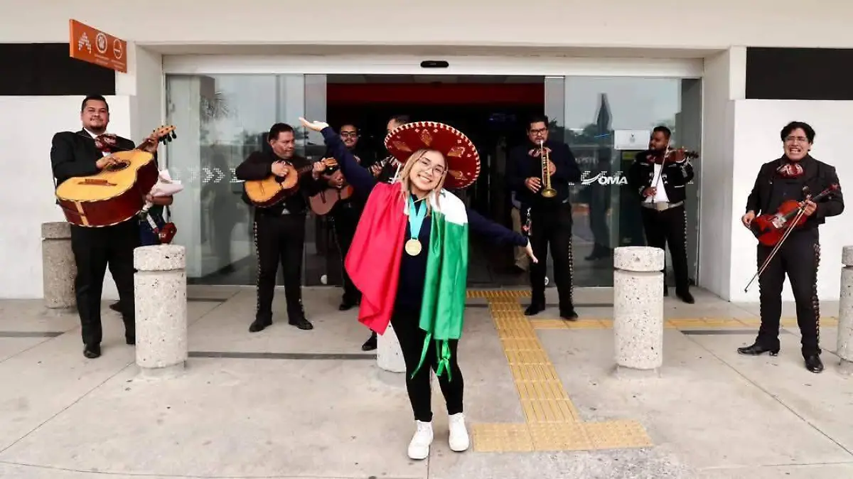 Con música de mariachi recibieron a Karla Michelle Grajales