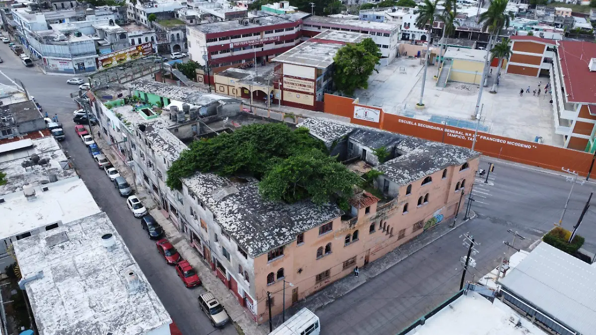 Muchos inmuebles no reciben mantenimiento porque los propietarios carecen de recursos o interés en preservarlos