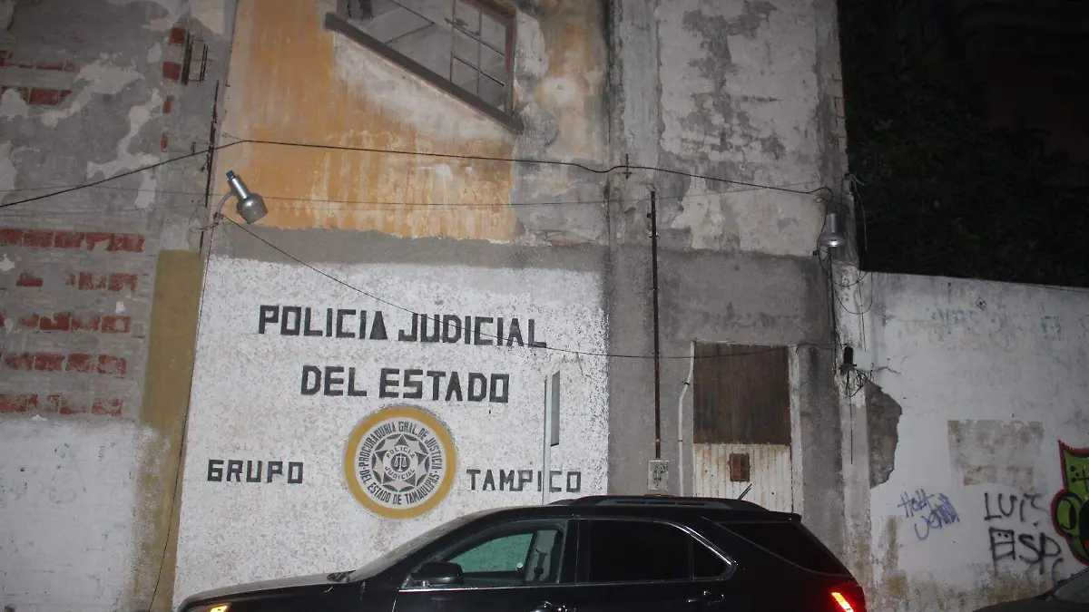 Por su cercanía con la extinta Policía Judicial de Tampico, conoció a varios comandantes y jefes de grupo