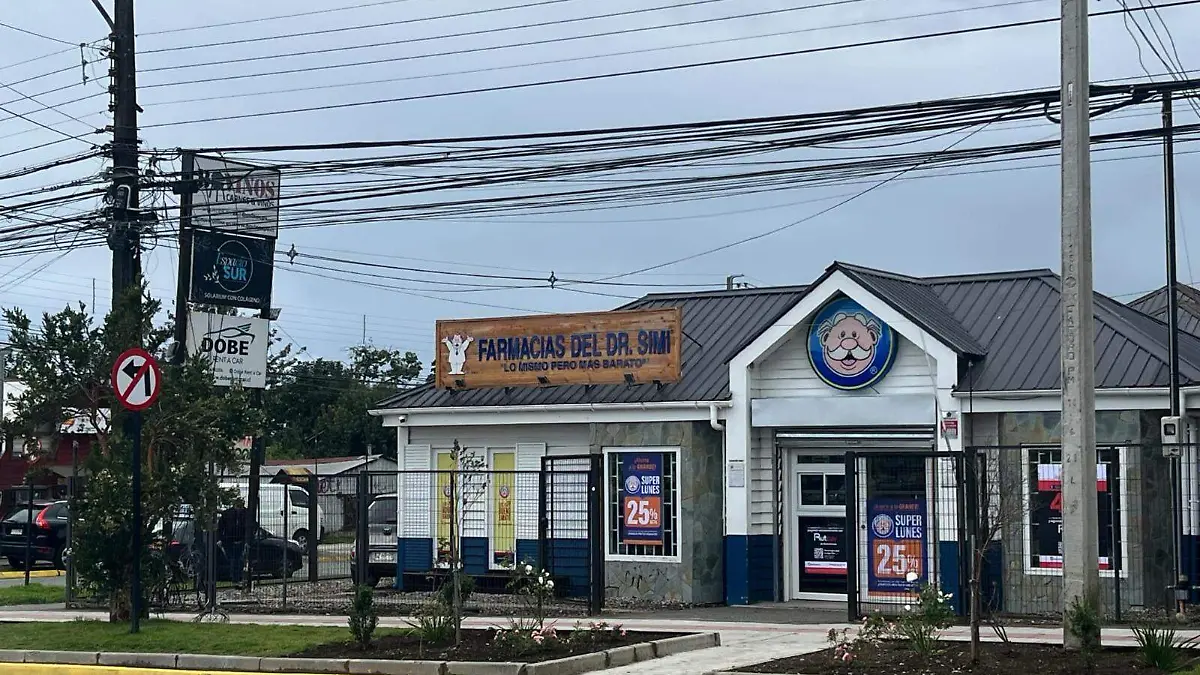 El eslogan oficial de la compañía es el mismo en México y Chile: "Lo mismo, pero más barato"