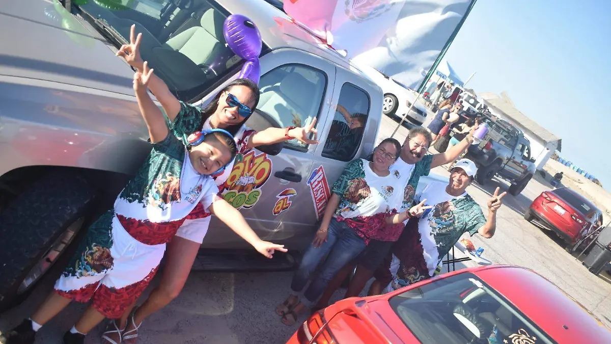 El colorido playazo de una familia en Miramar