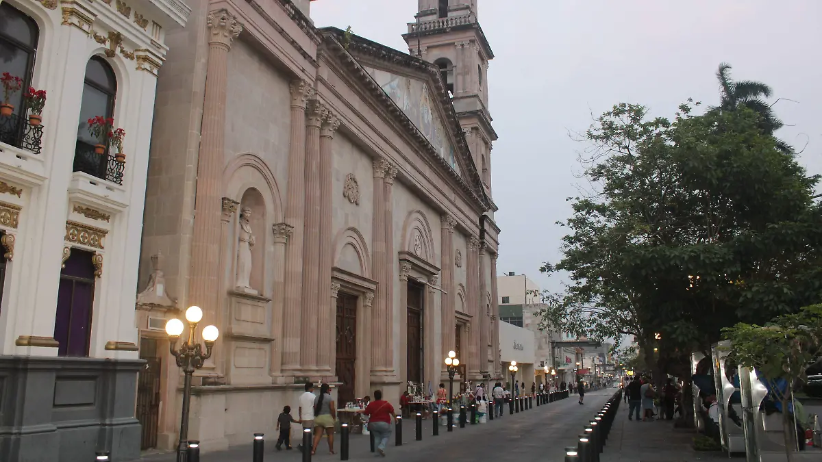 Durante la tarde, se espera un ambiente cálido a caluroso