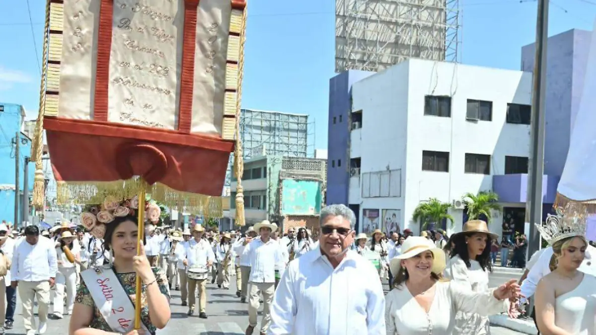 Estandarte desfile fundación