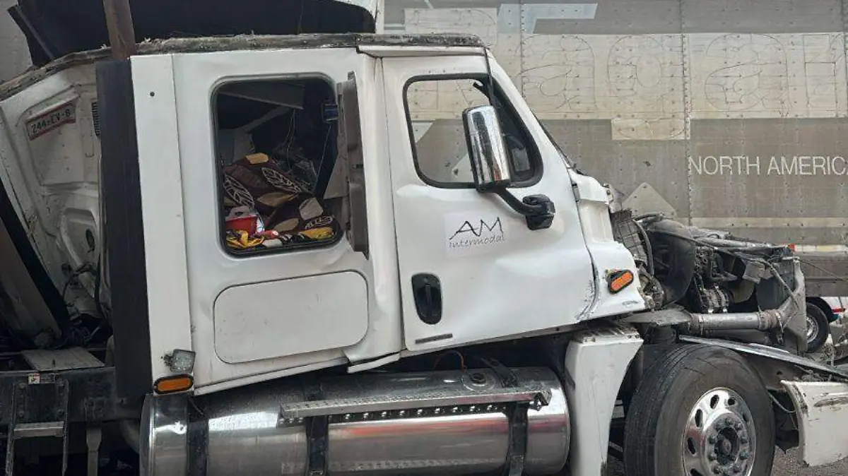 Chofer herido fue trasladado de inmediato a un hospital cercano para su valoración médica
