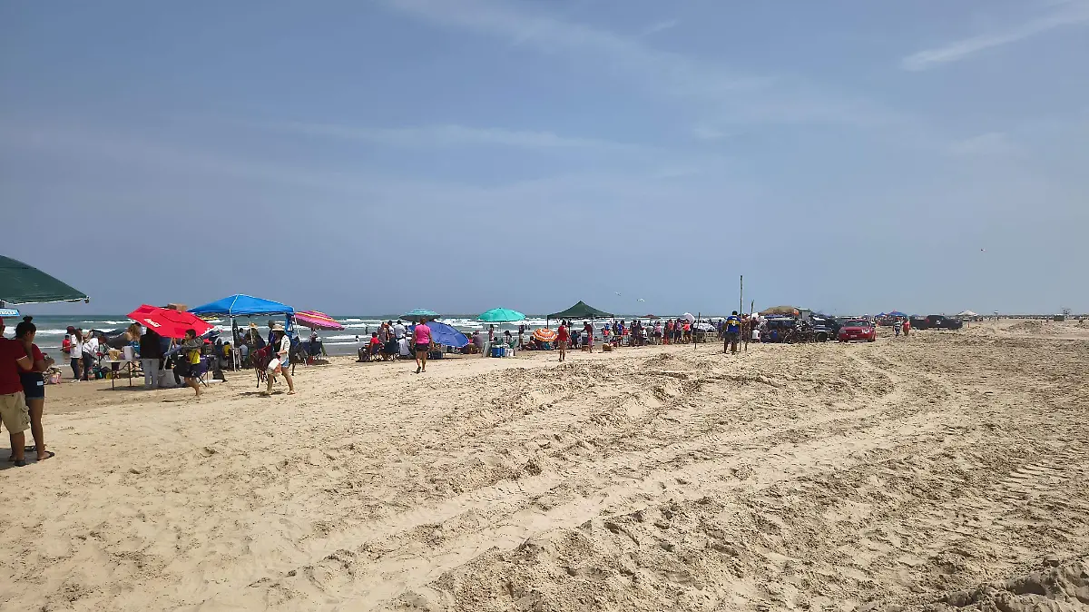 Una afluencia mayor a la esperada registró Playa Tesoro en Viernes Santo