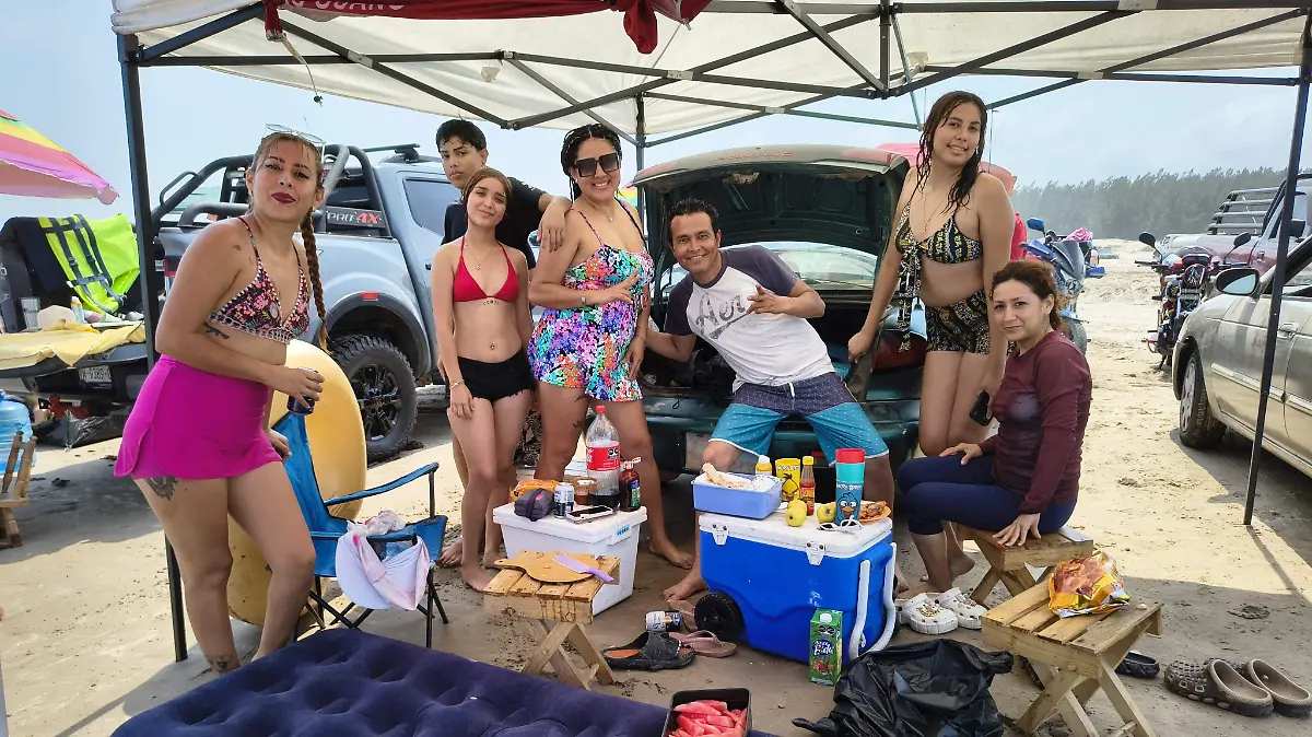 Familias que huyen de las aglomeraciones prefieren Playa Tesoro