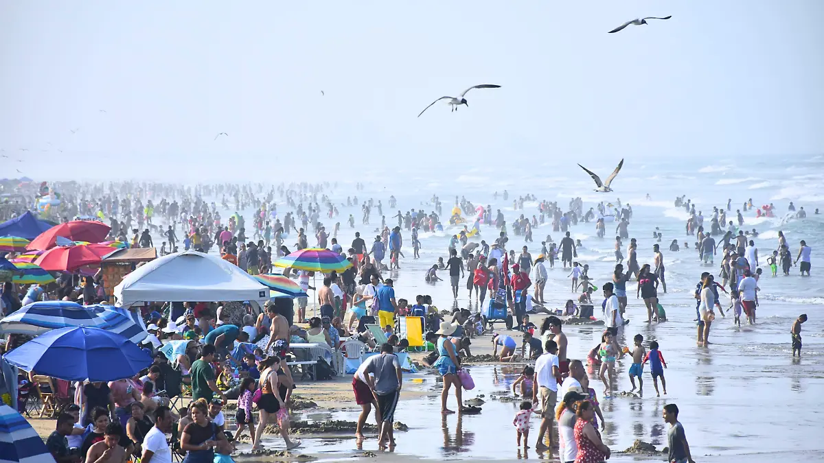 Playa Miramar está a punto de alcanzar el millón de visitantes en Semana Santa 2025