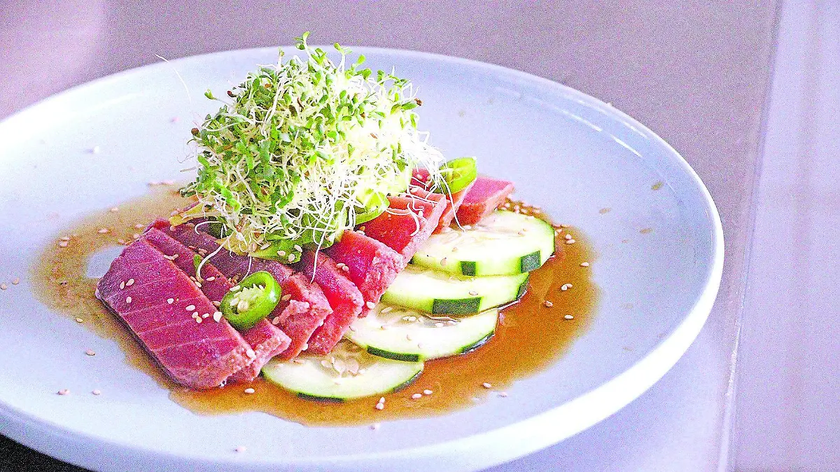 A pesar de provenir del Pacífico, el tiradito de atún ha incluido ingredientes propios del sur de Tamaulipas