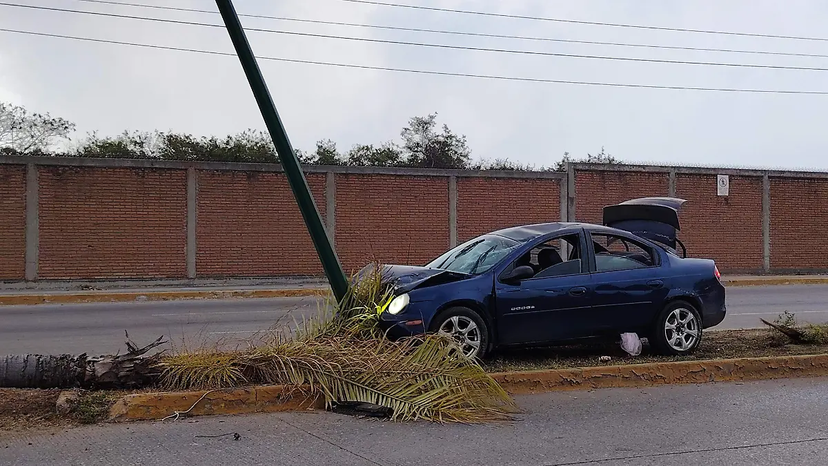 La unidad fue abandonada sobre la Avenida Tamaulipas en Ciudad Madero