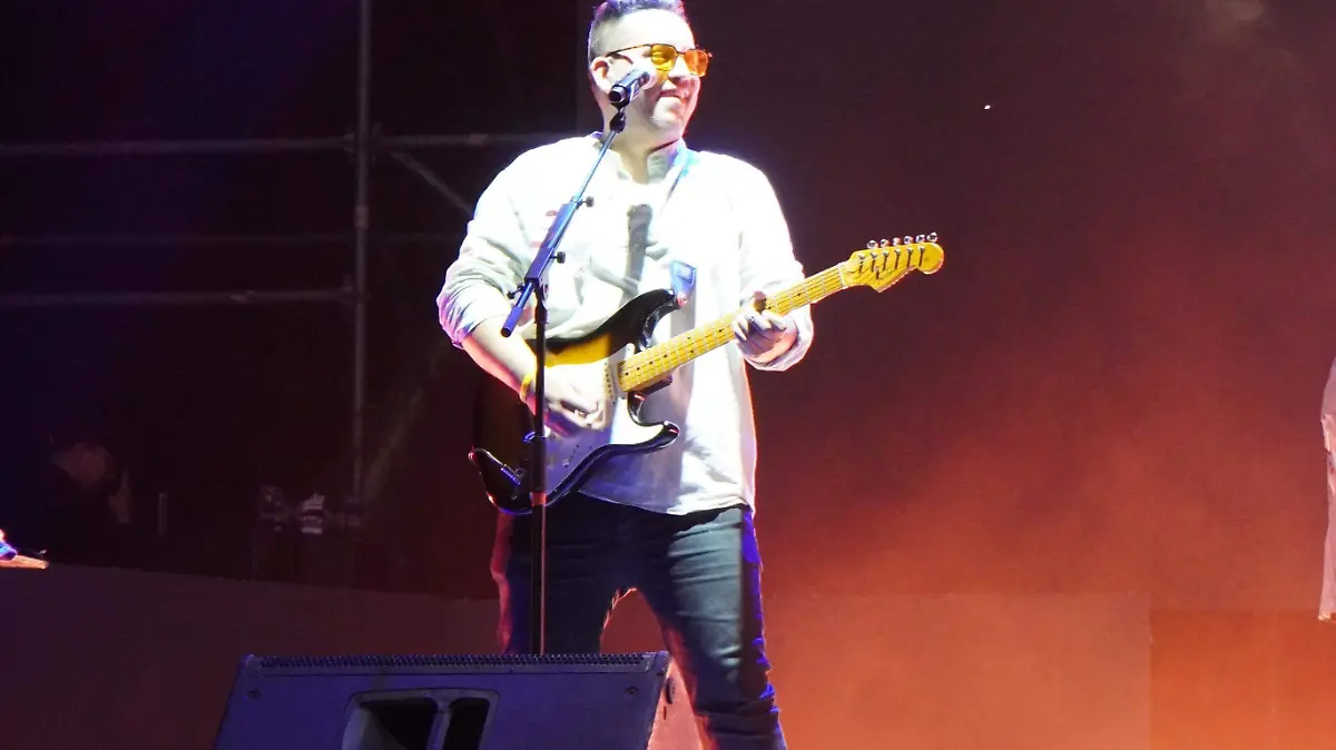 Entre las canciones que interpretaron estuvieron: "Más que amigos" e "Imposible amor"