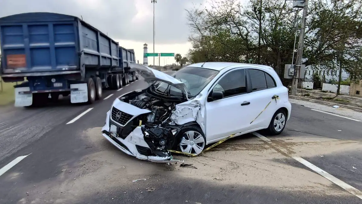 Una de las unidades involucradas en el aparatoso percance