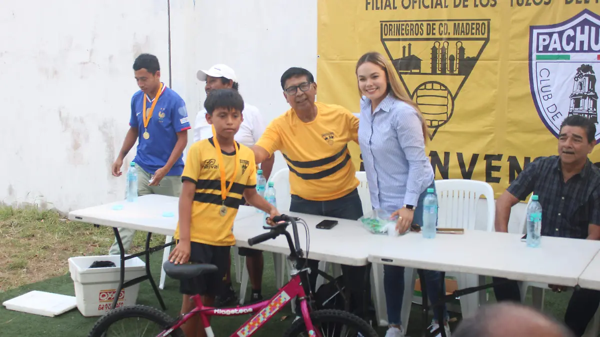 Los alumnos de esta escuela se llevaron increíbles obsequios