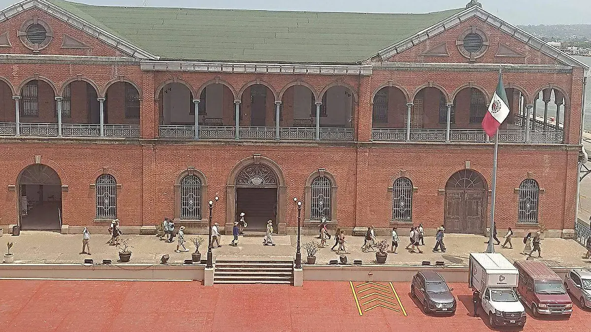 el punto de zarpe es desde la ex Aduana 