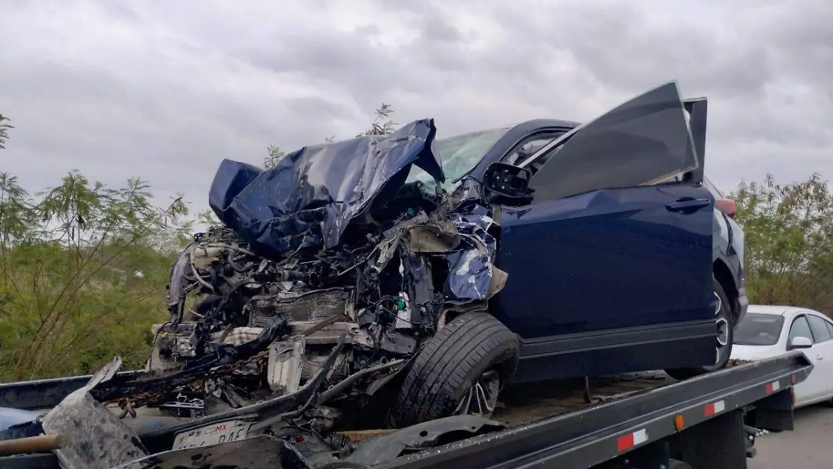 camioneta honda destrozada