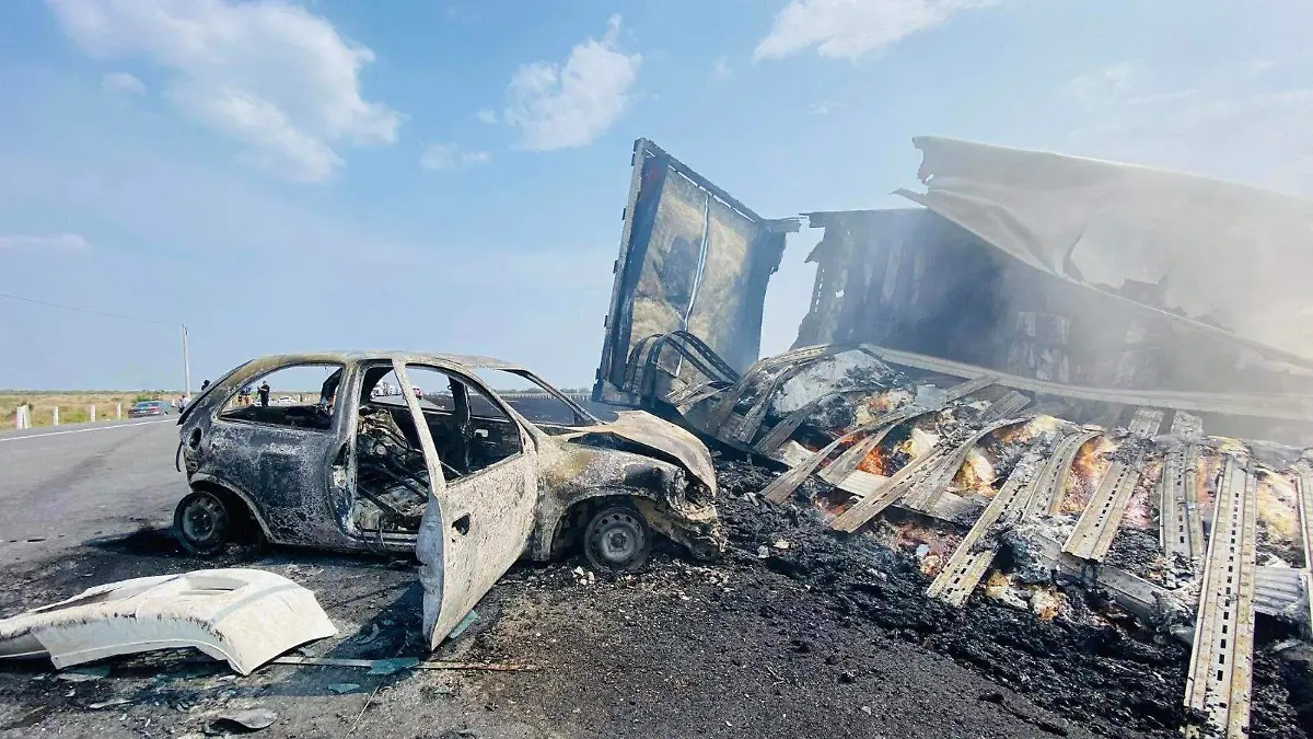 Cierre total de la carretera Victoria-Matamoros en Tamaulipas debido a un fuerte choque