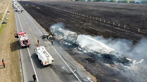 Fuerte accidente en la carretera Victoria-Matamoros deja varios lesionados y provoca cierre total Protección Civil Tamaulipas (1)