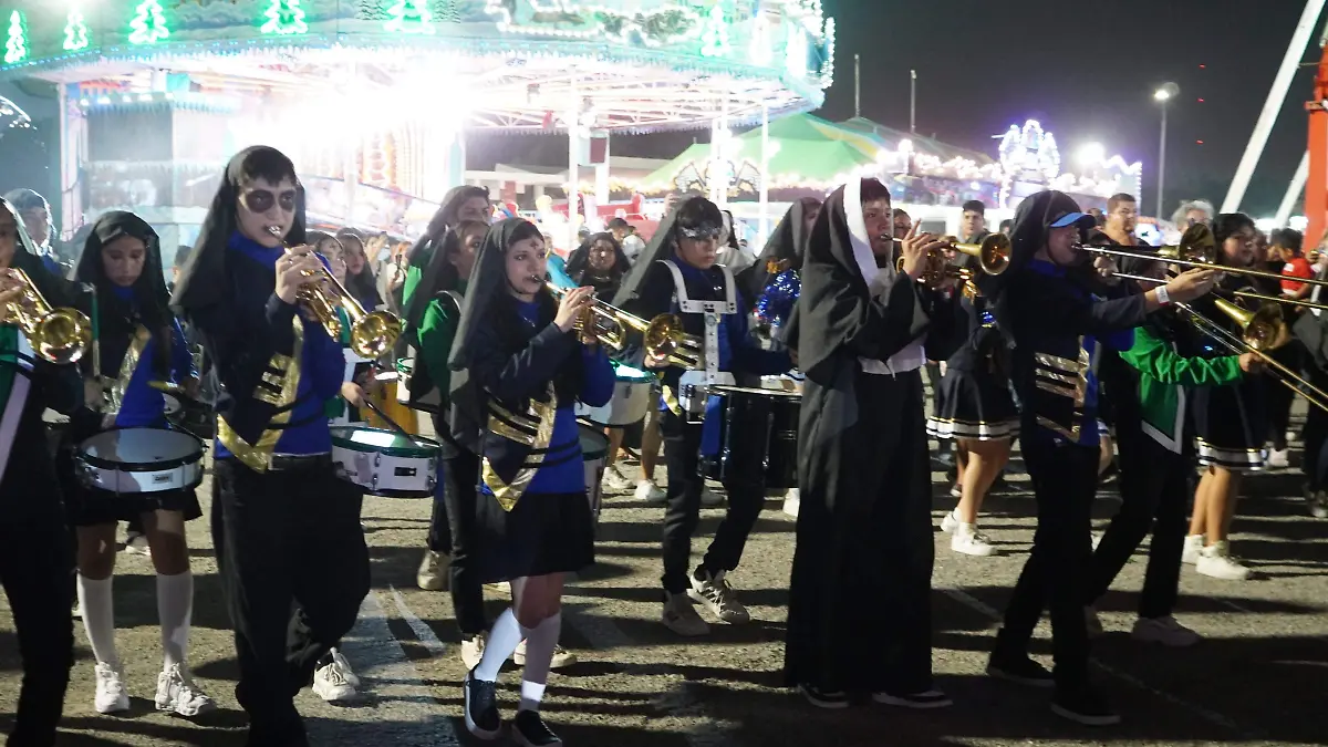 En Tampico se reunió hasta una marching band caracterizada de 'La Monja' 