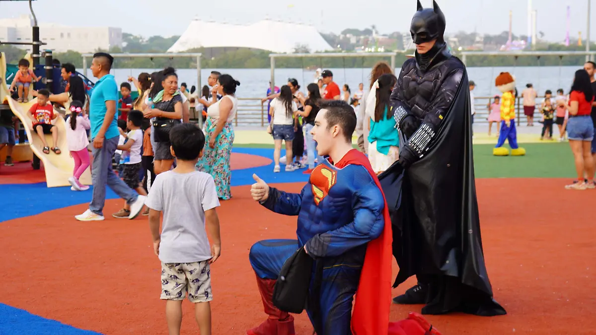 En la Laguna del Carpintero de Tampico es usual encontrar a Batman y Superman, nos preguntamos dónde estarán los otros integrantes de La Liga de la Justicia