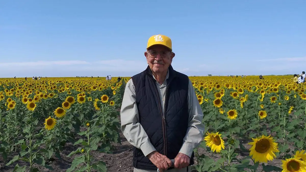 Don Jorge Hernández Ríos celebra su centenario de vida con una gran fiesta en el Deportivo Español