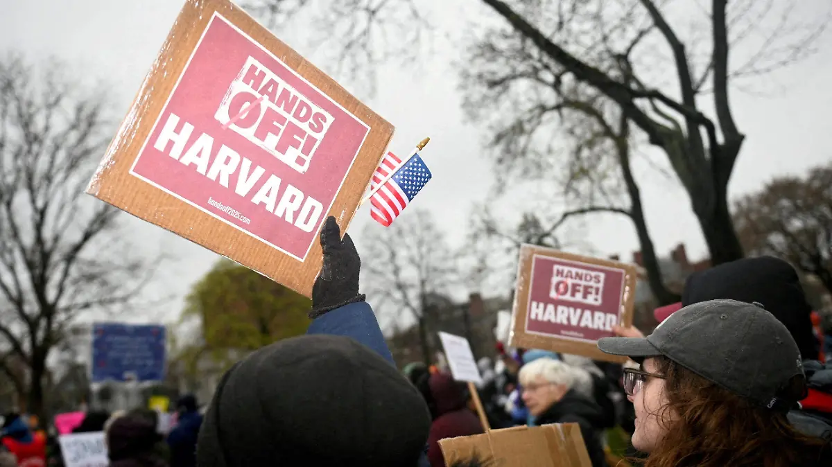 2025-04-28T162021Z_916961266_RC2KWDAW6BYC_RTRMADP_3_USA-TRUMP-HARVARD