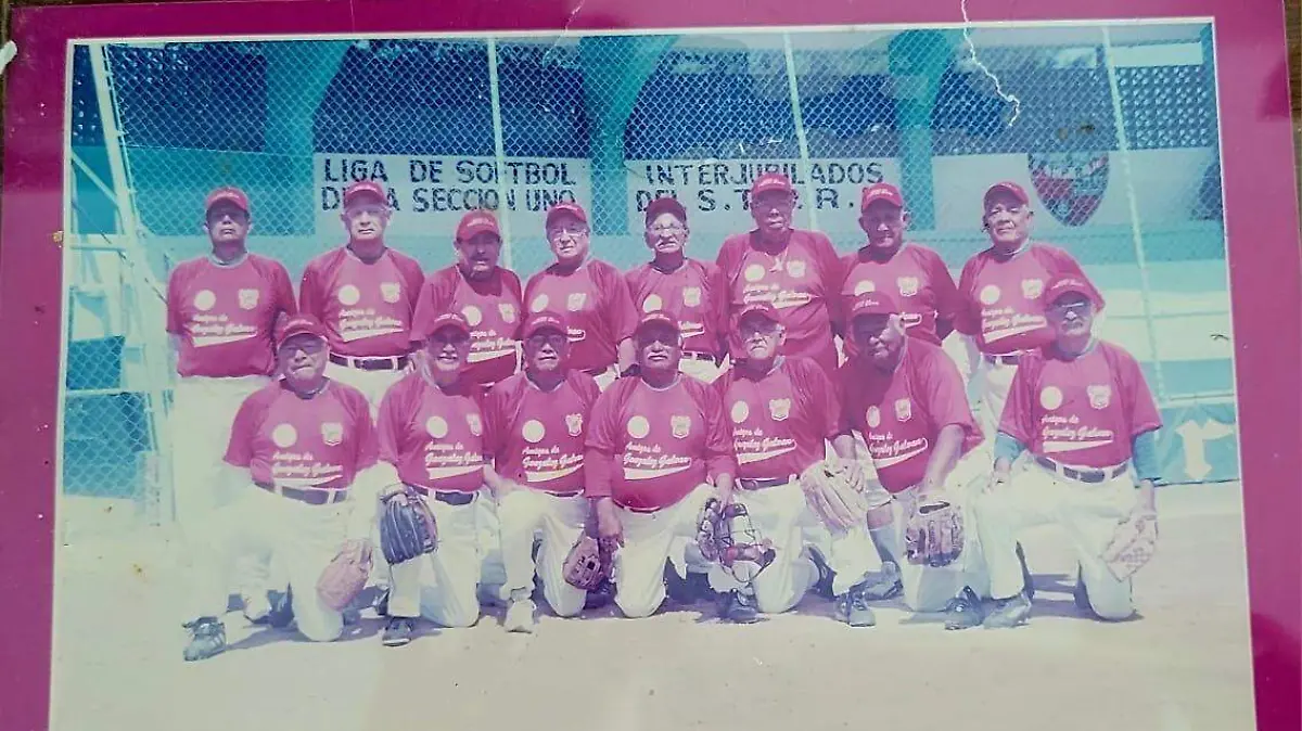 Don Jorge jugó softbol con los jubilados de Pemex hasta los 82 años