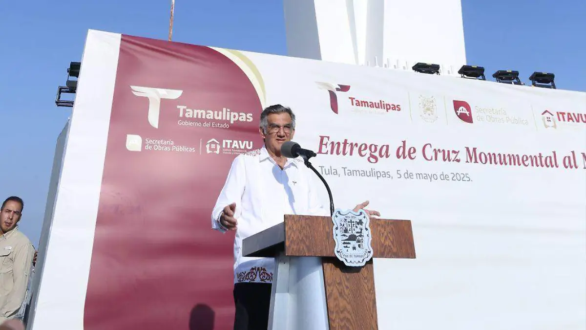 El gobernador Américo Villarreal Anaya, entregó la Cruz Monumental de La Esperanza