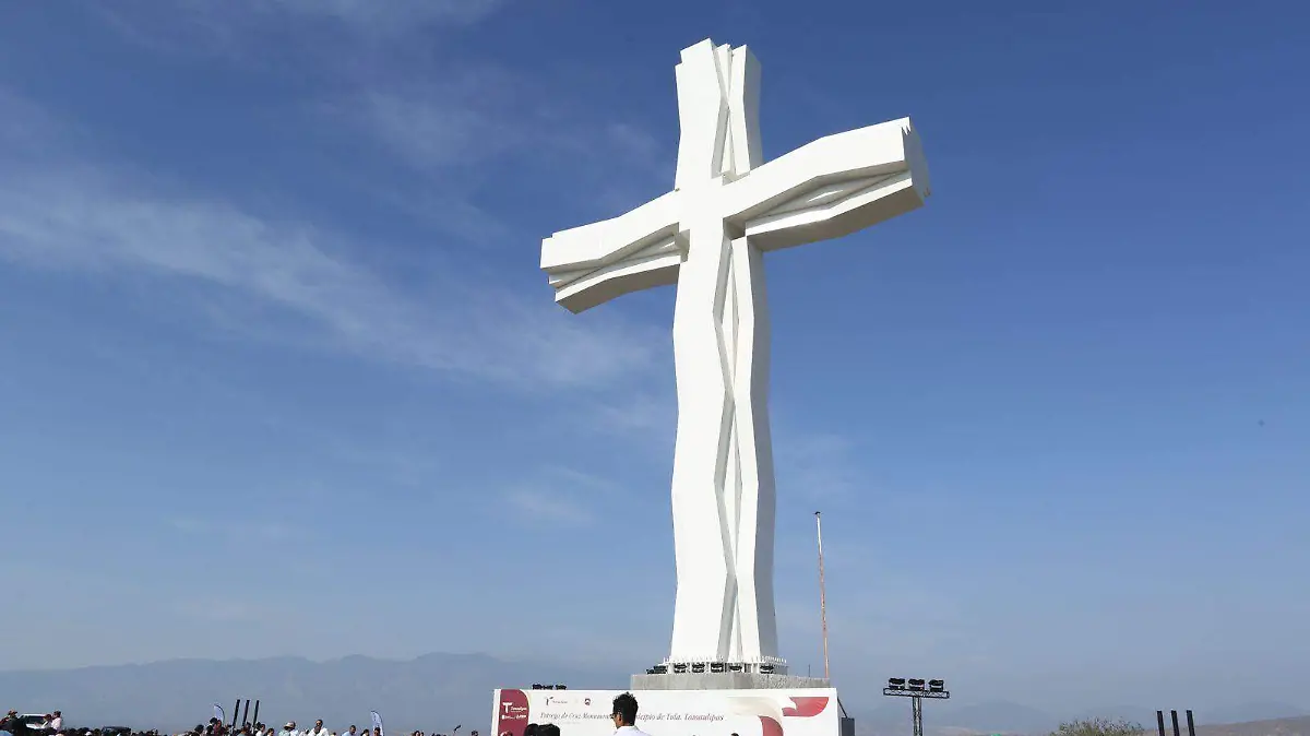 La Cruz monumental