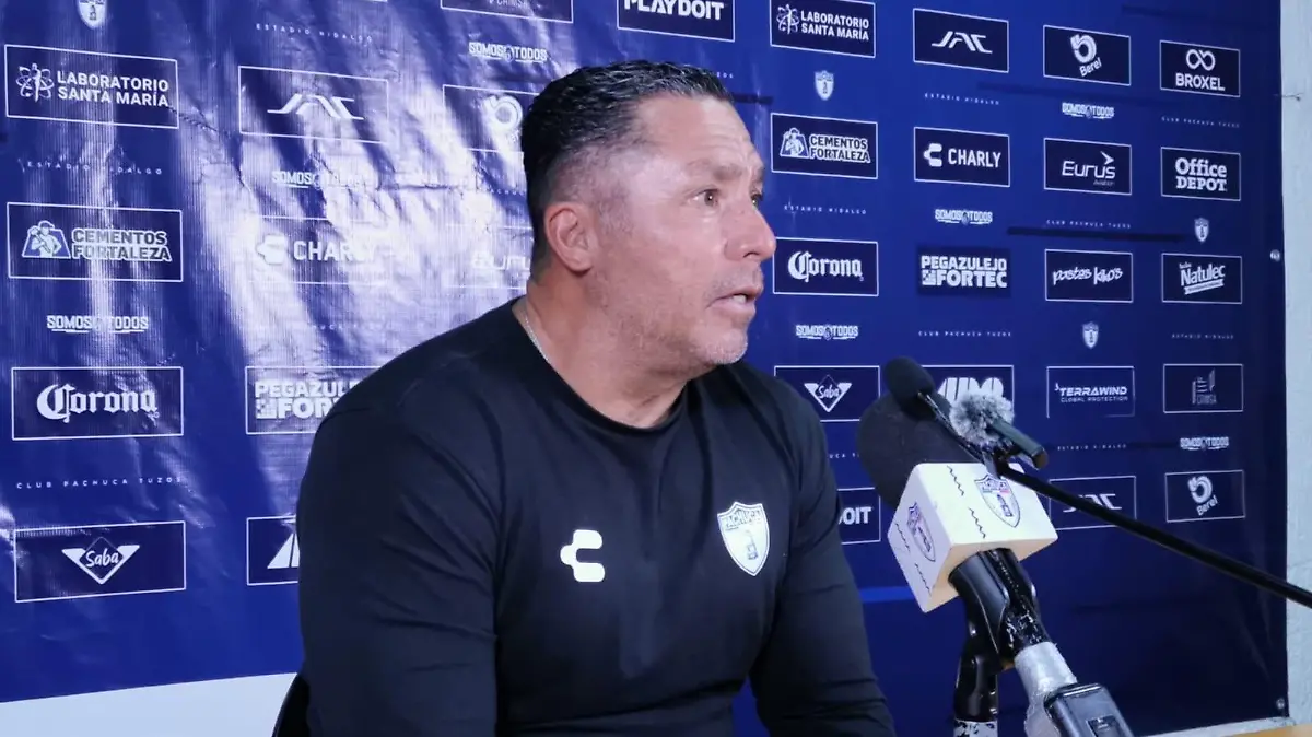 Óscar Torres, entrenador del Pachuca Femenil