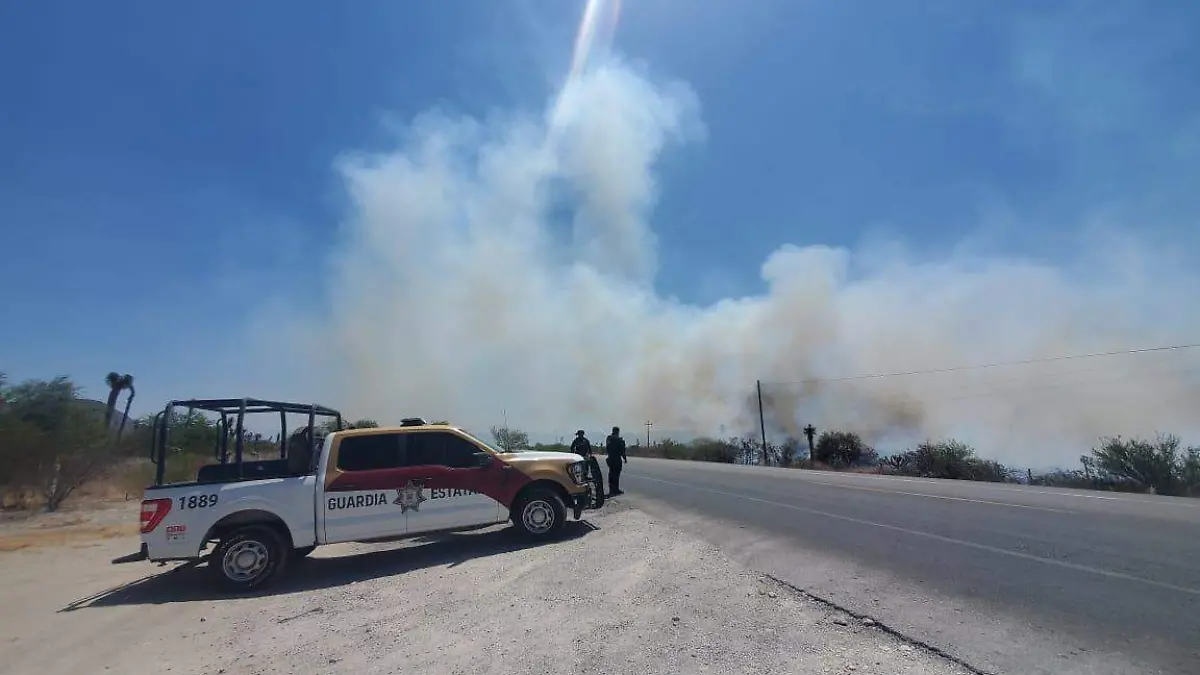 El incendio fue reportado por automovilistas que transitaban por la zona
