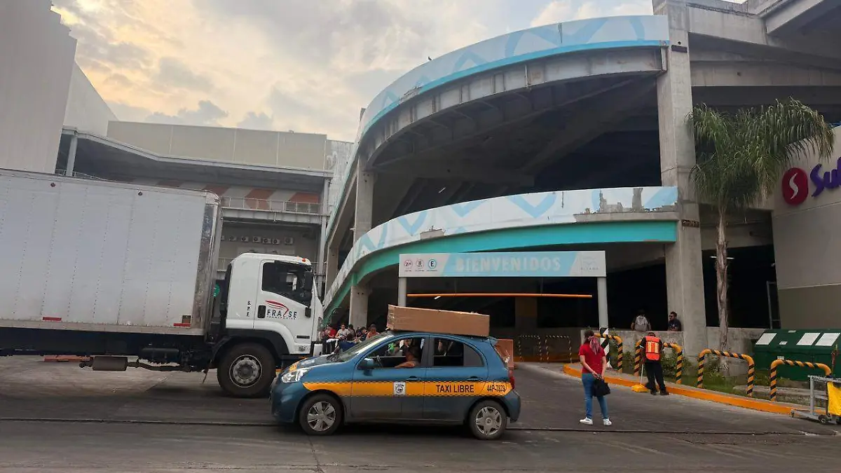 Muere trabajador al caer desde el techo de Plaza Galerías Altama en Tampico