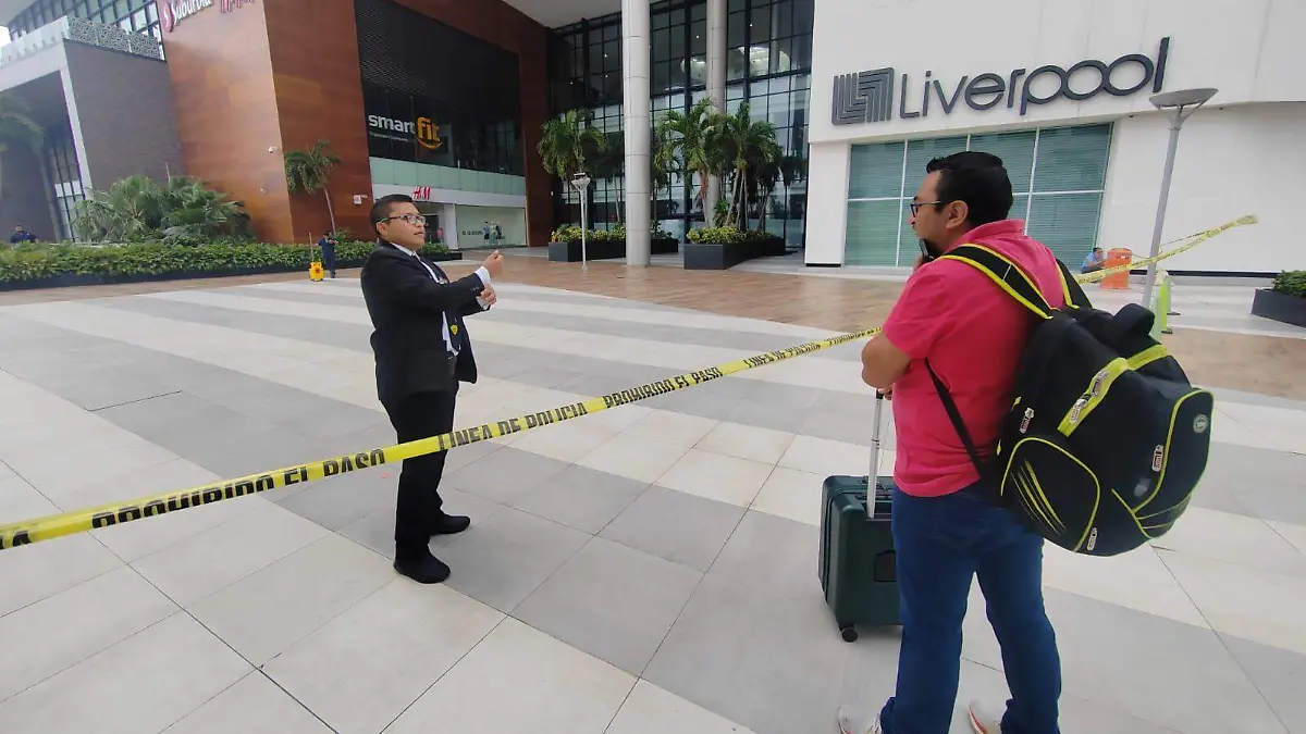 El principal centro comercial del sur de Tamaulipas permanece cerrado debido al incidente que se registró en el tercer piso