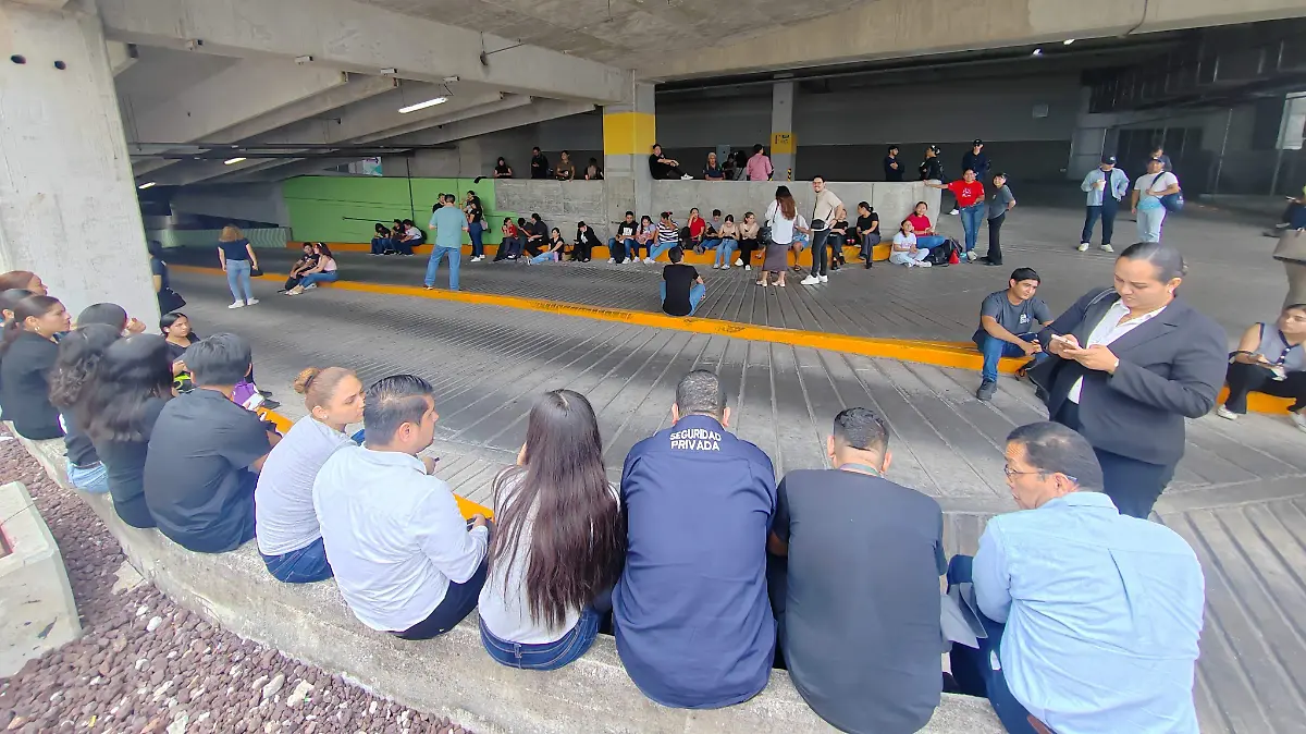 El principal centro comercial del sur de Tamaulipas permanece cerrado debido al incidente que se registró en el tercer piso