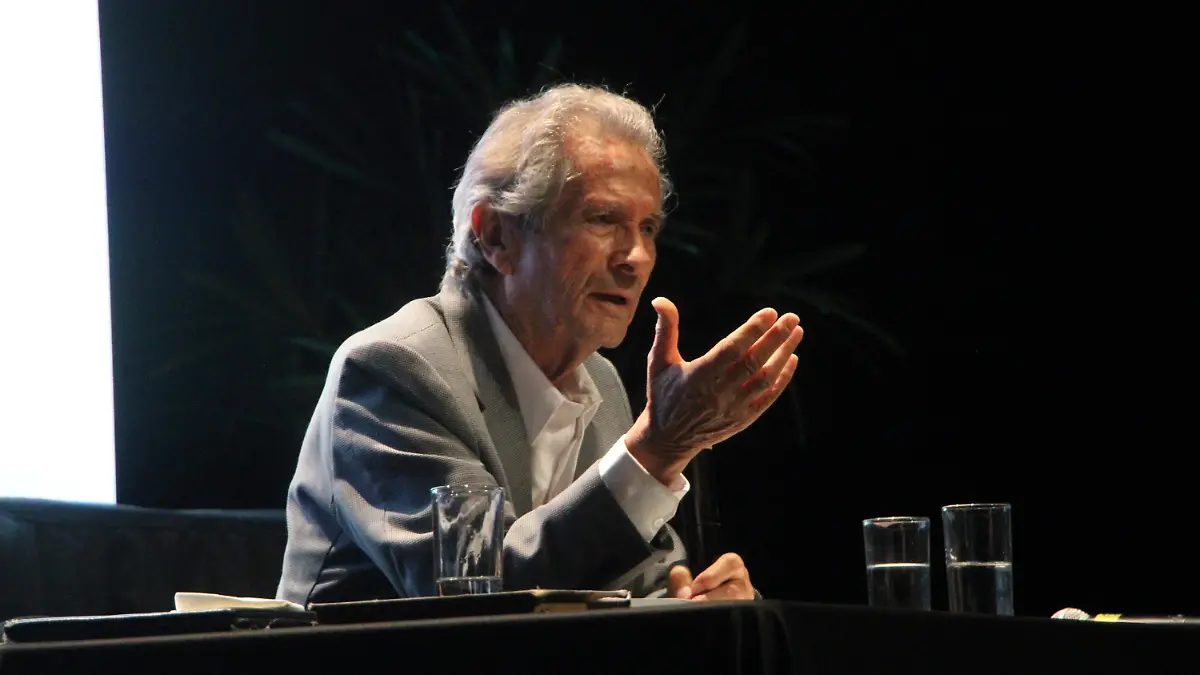 PRESENTAN LIBRO (2)