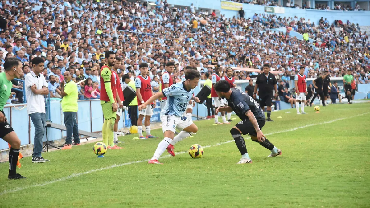 La humedad se hizo presente en el partido entre la Jaiba Brava del Tampico-Madero y Mineros de Zacatecas