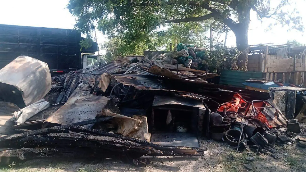 Familia de Ciudad Madero pierde todo en incendio