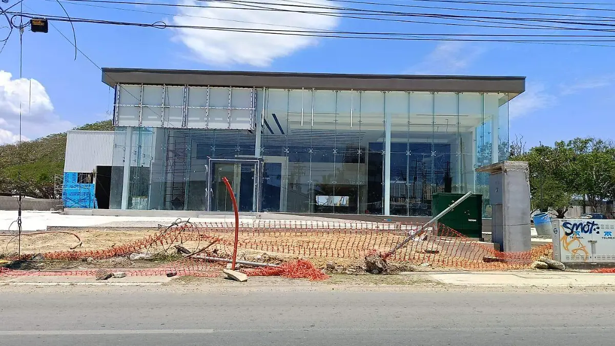 La agencia de autos se construye en la ampliación de la Avenida Hidalgo