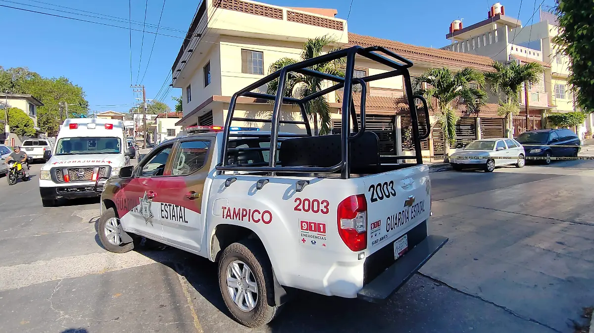 Confirman fallecimiento de un hombre de entre 40 y 50 años de edad cuando caminaba por la colonia Tolteca