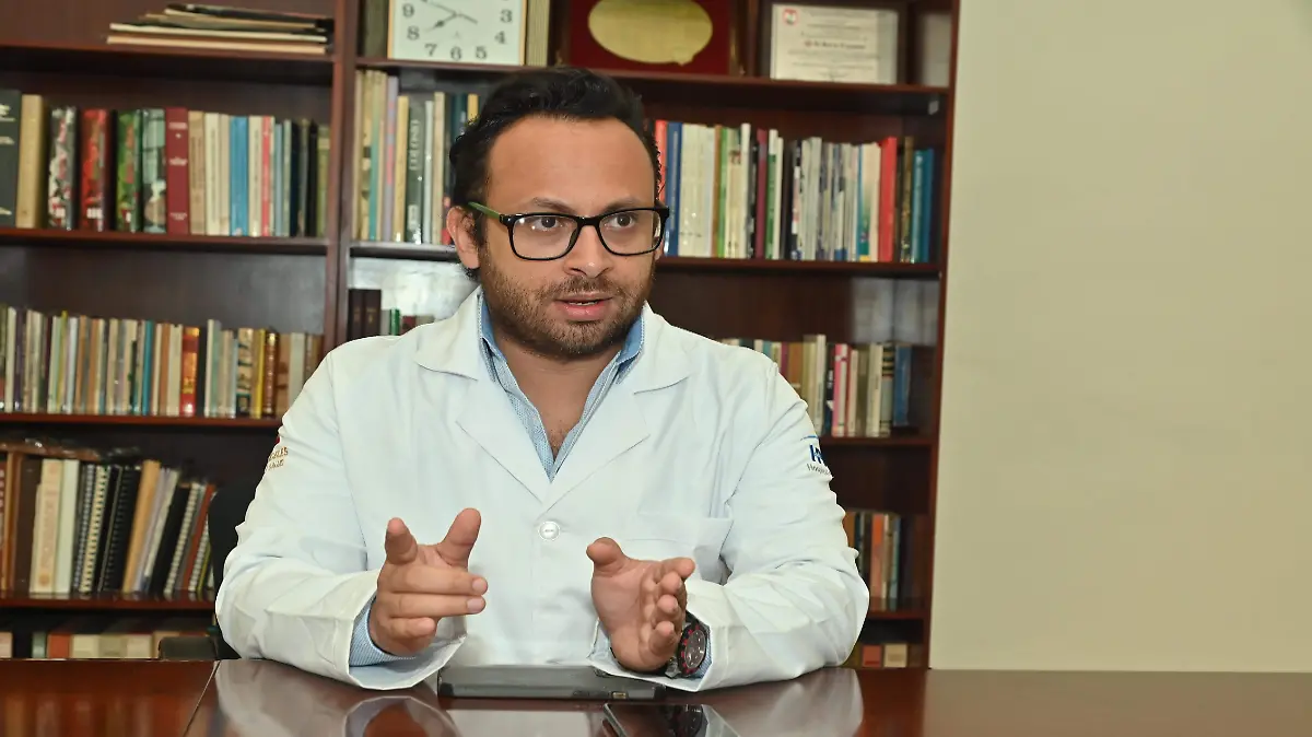 Cirujano de tórax y pulmonar, Carlos Pérez Valladares