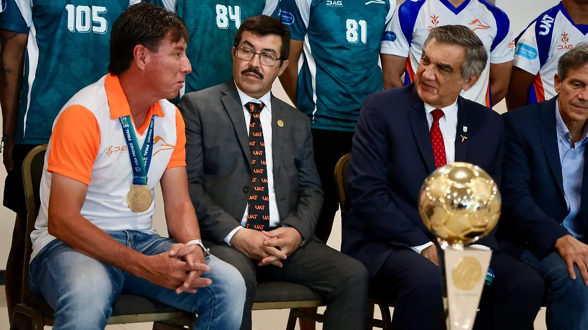 El entrenador del equipo, Jorge Dimas tuvo la oportunidad de conversar con el gobernador Américo Villarreal sobre el torneo del Correcaminos en la Liga Premier