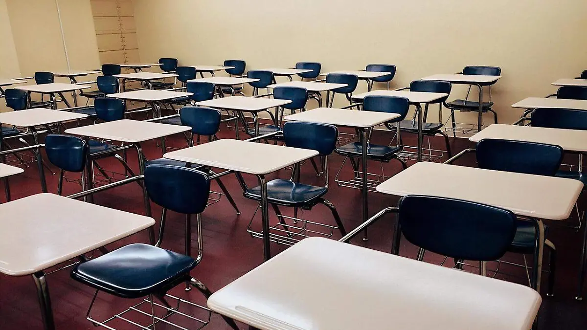 Uno de los cambios más significativos ha sido la incorporación de las tecnologías de la información y la comunicación (TIC) en las aulas