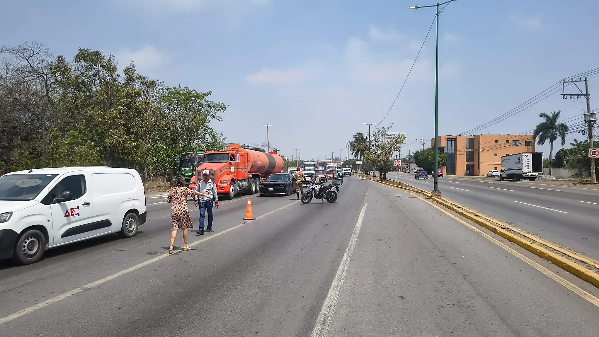 La vialidad se vio afectada por varios minutos en esta importante vía de comunicación
