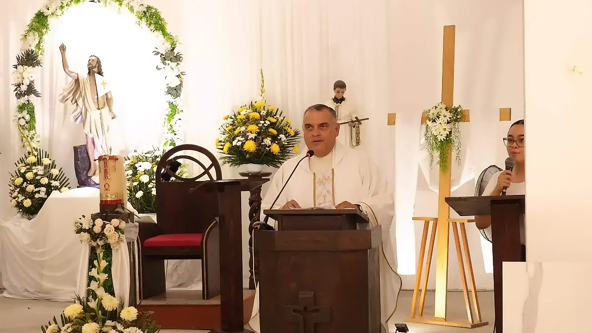 El sacerdote de la Parroquia San Luis Gonzaga, Benjamín Alviso Herrera