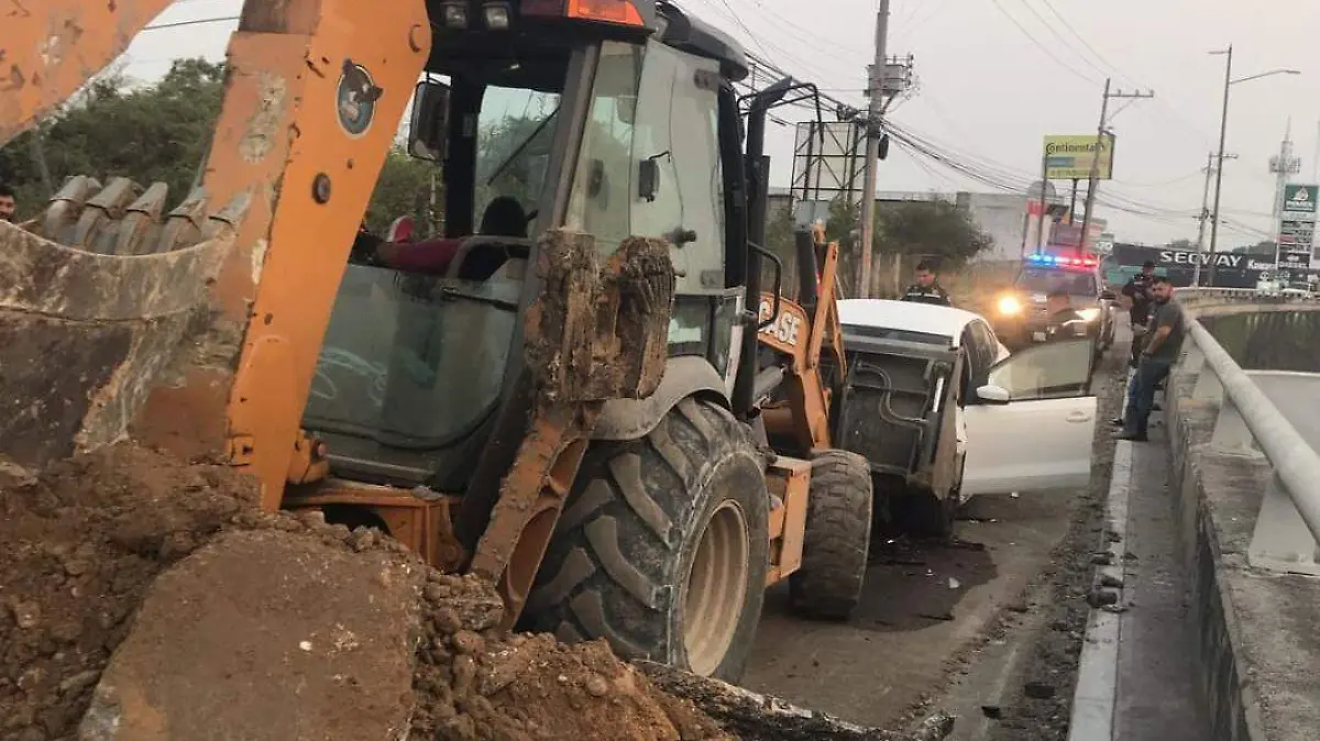 Trabajadores de Comapa se salvan tras aparatoso accidente vial en Tampico