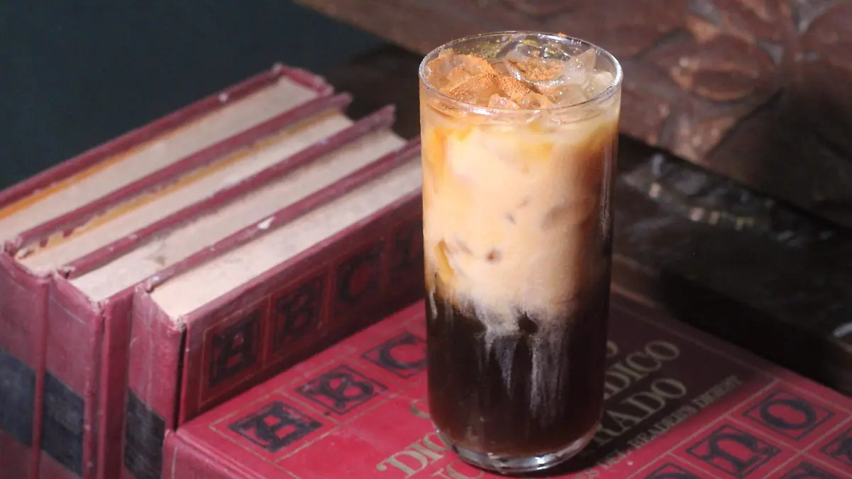 El cold brew puede disfrutarse con un brownie con helado