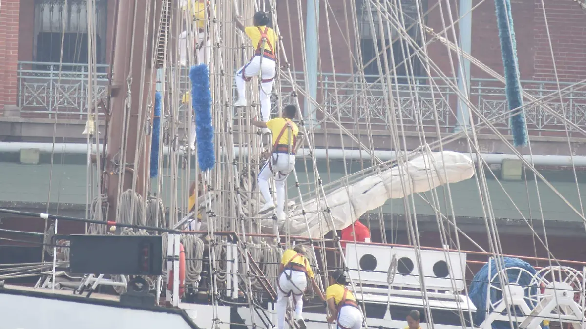 Al salir del Puerto de Tampico tomaron posiciones 