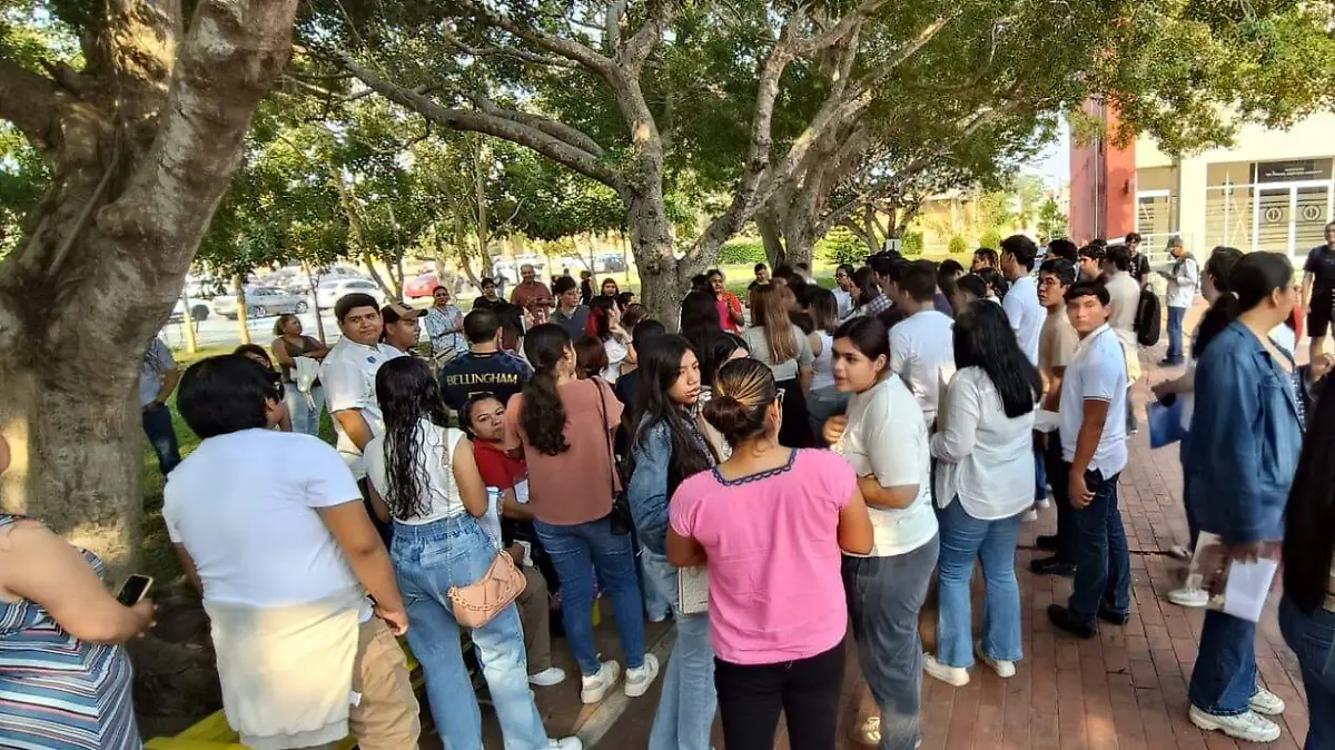 Más de mil 500 jóvenes buscan un lugar en la Facultad de Medicina de la UAT Tampico Antonio Campos