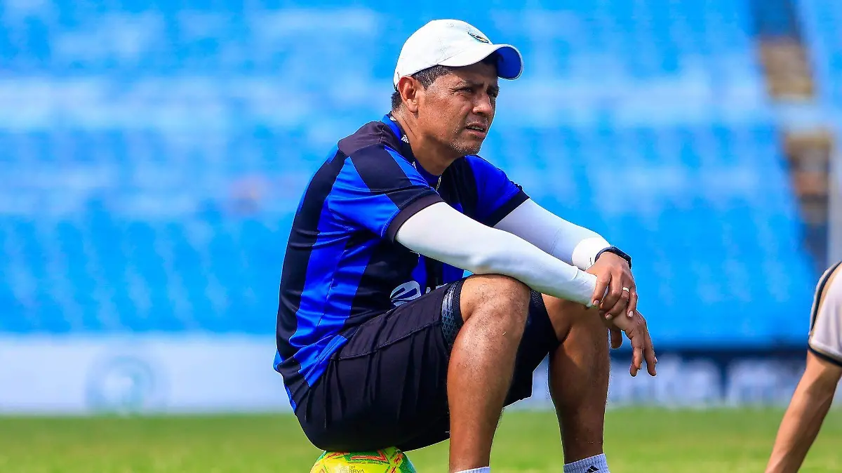 Marco Antonio “Chima” Ruiz se convertiría en el primer entrenador en llevar a la Jaiba Brava a la gloria deportiva